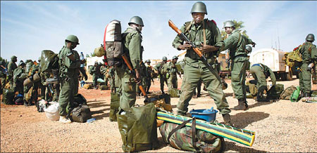 Troops continue advance in Mali