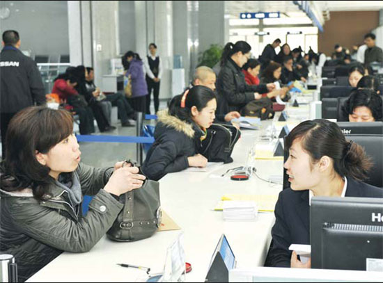 Qingdao strives to make agencies foreigner friendly