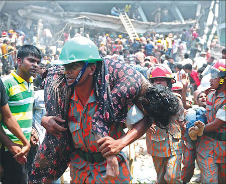 Building collapse in Bangladesh kills 87