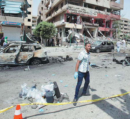 Egypt's interior minister survives car bomb attack