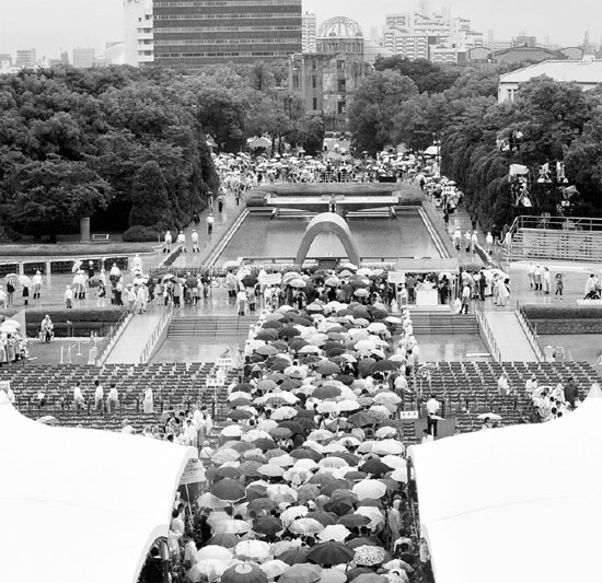 Hiroshima residents plead with Abe to change course
