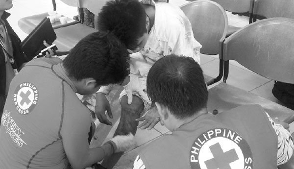 Rescuers save 111 from sunken Philippine ferry