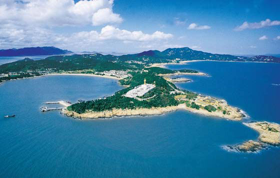 Tourists head to archipelago city