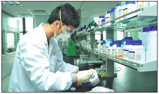 Medicine developer brings international links to China's HIV fight