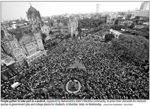 Marathas hold huge protest demonstration in Mumbai