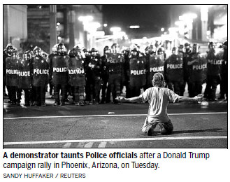 Trump lashes out at media in Arizona rally
