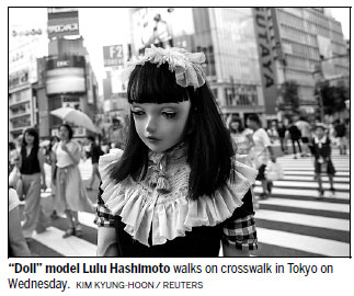 'Living doll' fashion model turns heads