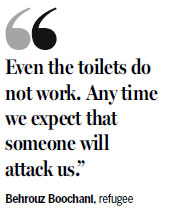 Refugees refuse to leave PNG facility