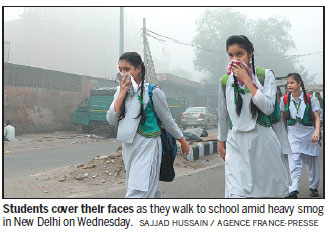Emergency declared as toxic smog thickens in New Delhi