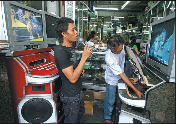 Filipinos sound off over karaoke 'pollution'