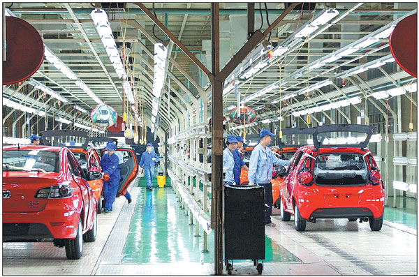 Carmakers face big challenges down the road: Experts