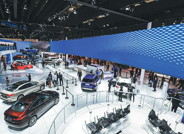 FORD REVS UP EFFORT TO BOLSTER SALES