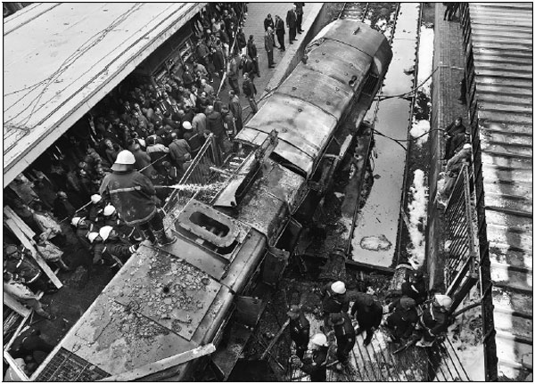 20 killed in Cairo train crash and fire