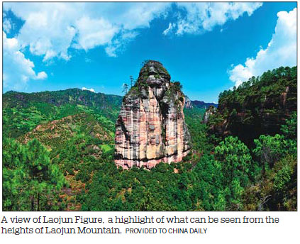 Mountain route thrilling tourists with amazing view