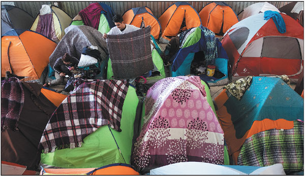 Illegal US border crossings swell to 76,000 in February