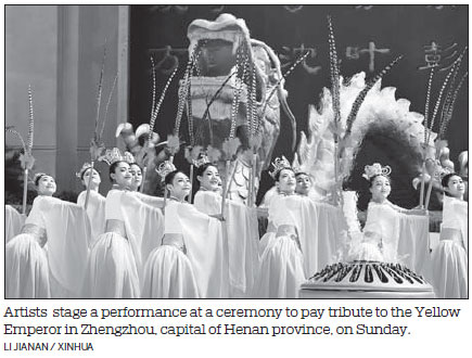 Thousands gather on holiday to mark Yellow Emperor's birthday