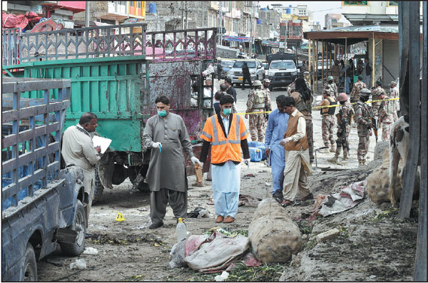 Bomb rips through Pakistani fruit market, killing 20