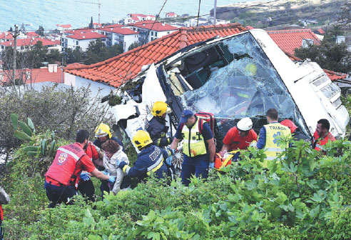 29 killed in Portuguese bus crash