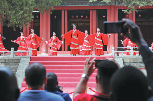 Beijing shows off heritage, creativity, cultural exports