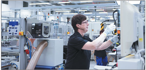 France, Germany commit to electric battery industry