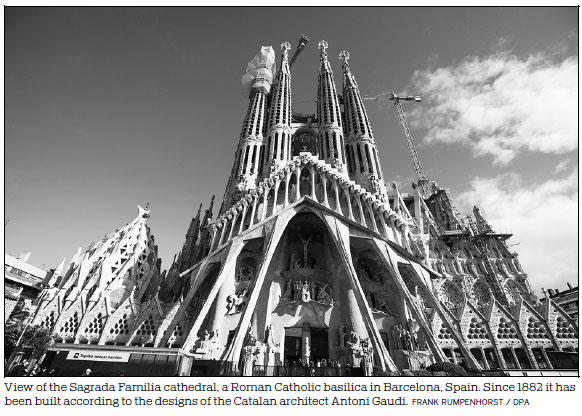 Spain: Unfinished Gaudi church gets building permit after 137 years