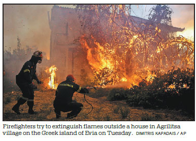 Firefighters battle raging fire in Greece