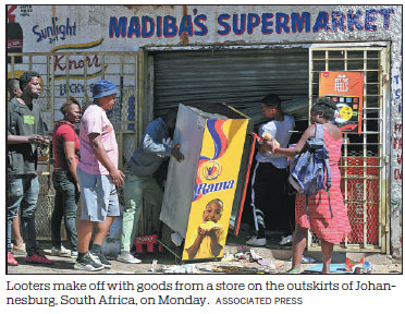 Scores arrested in S. Africa for looting foreign shops