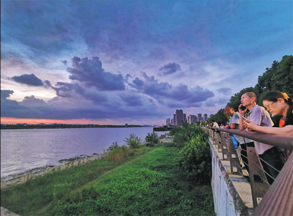 Cloudy outlook brings sunshine to online group