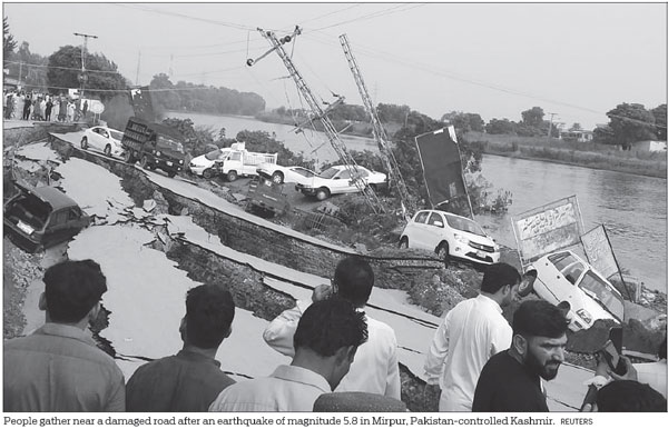 Rescuers battle to find Pakistan quake victims