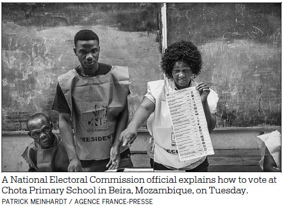 Mozambique votes in test for recent peace deal