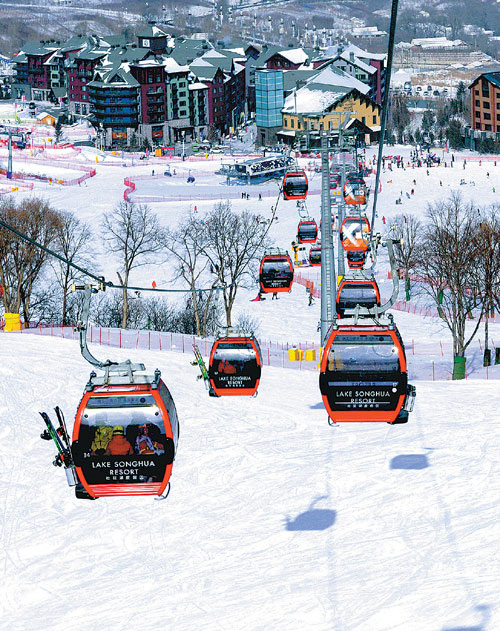 JILIN'S SKI RESORTS OPEN FOR SNOW SEASON