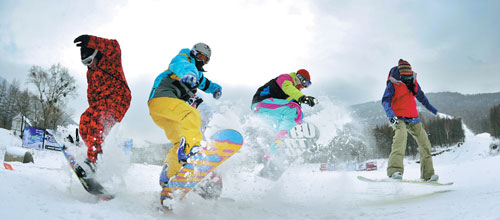 JILIN'S SKI RESORTS OPEN FOR SNOW SEASON