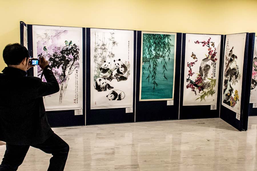 Chinese bird-and-flower paintings exhibited at UN