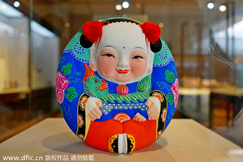 Vivid clay figurines exhibited in Nanjing