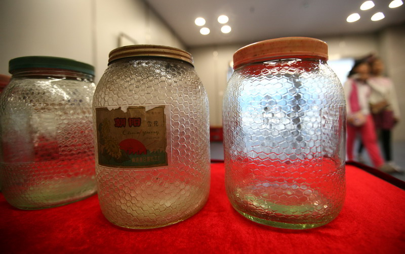 Nanjing hosts old articles exhibition