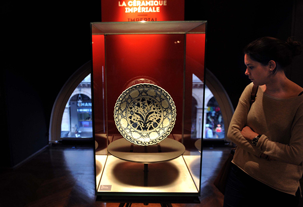 Chinese art treasures shine in Paris