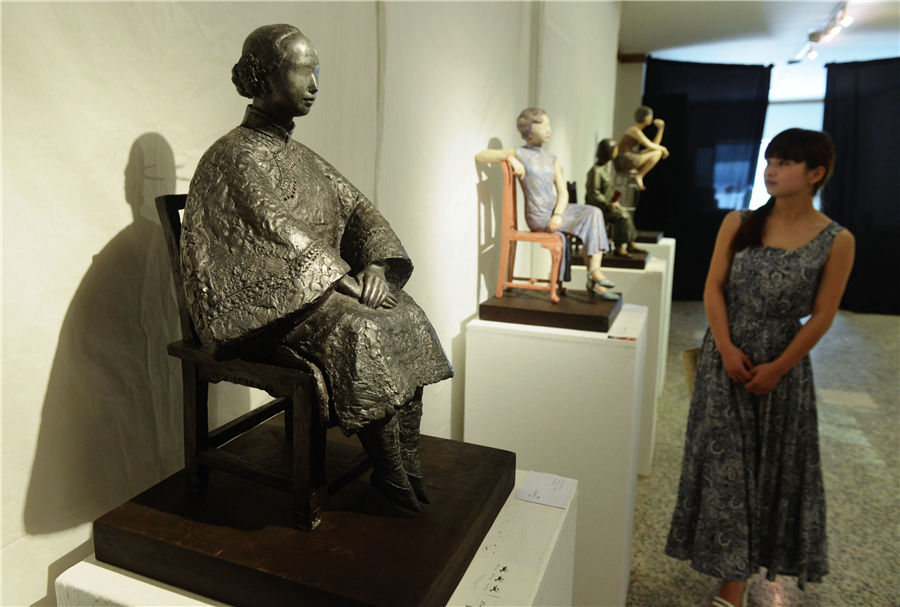 Graduates' works from China Academy of Art attract visitors