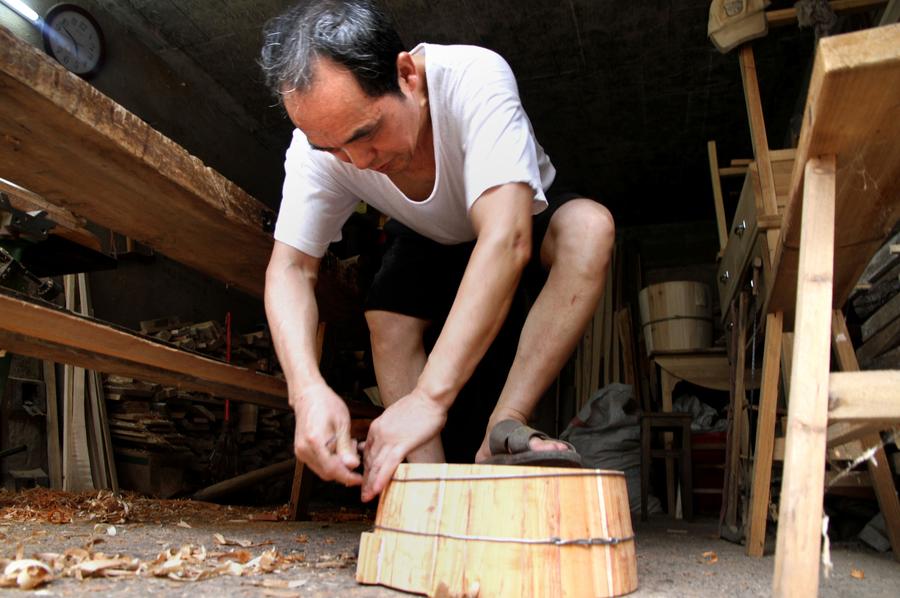 Craftsman preserves traditional process
