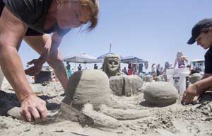 Sand sculptures replicate world heritage items