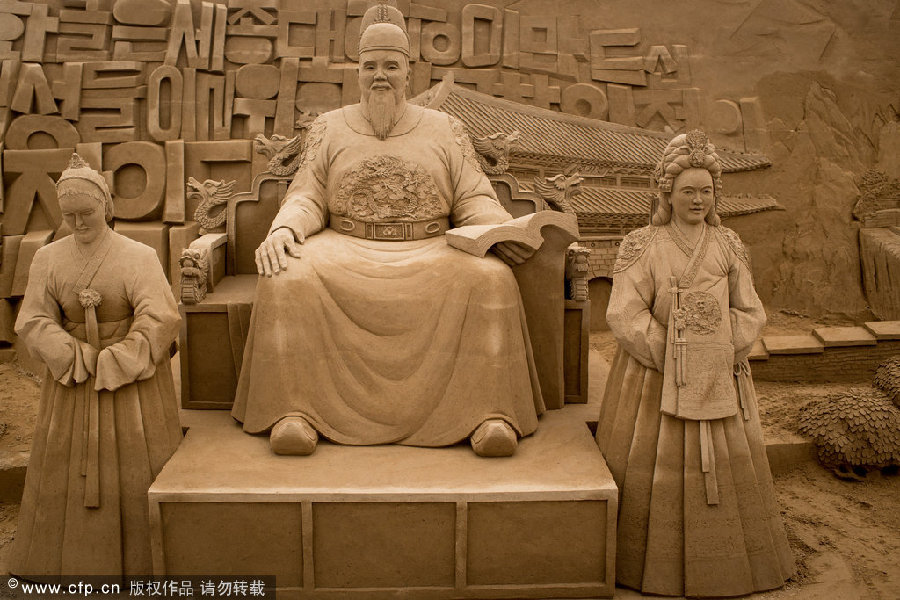 Sand sculptures replicate world heritage items