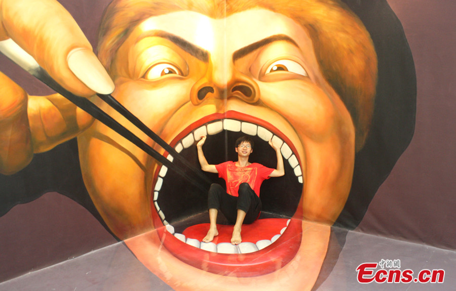 East China's city holds first 3D painting exhibition