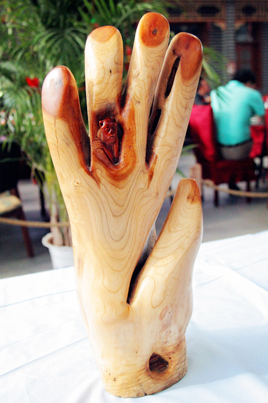 Root carving exhibition kicks off in Beijing