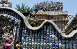 Amazing porcelain bonsai in NW China