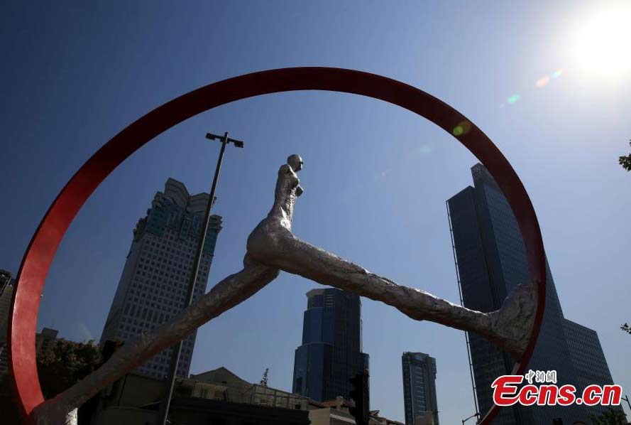 Giant French sculpture displayed in Shanghai