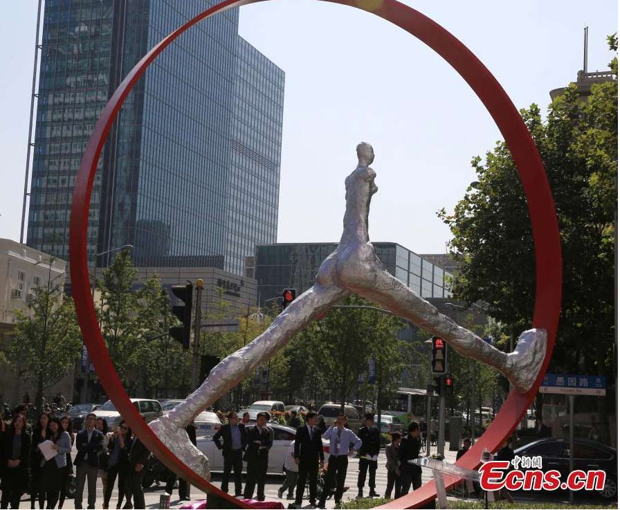 Giant French sculpture displayed in Shanghai