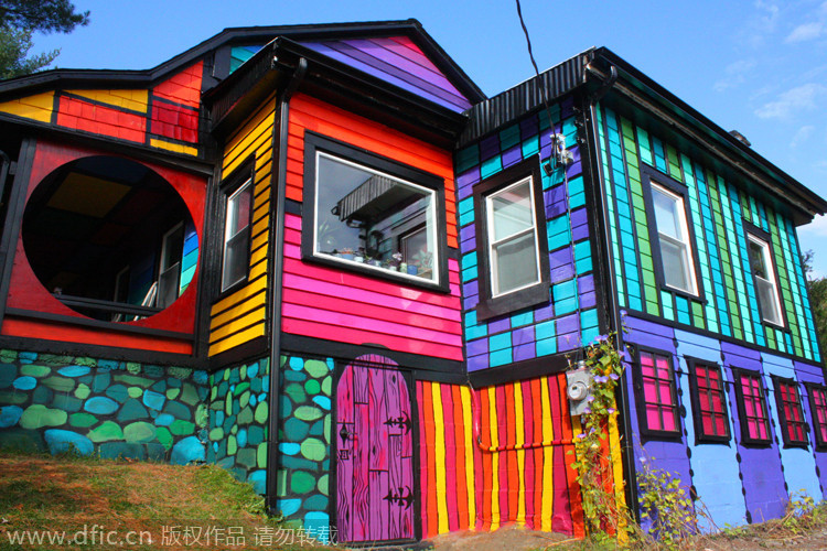 US artist renovates old house into fairy tale cottage