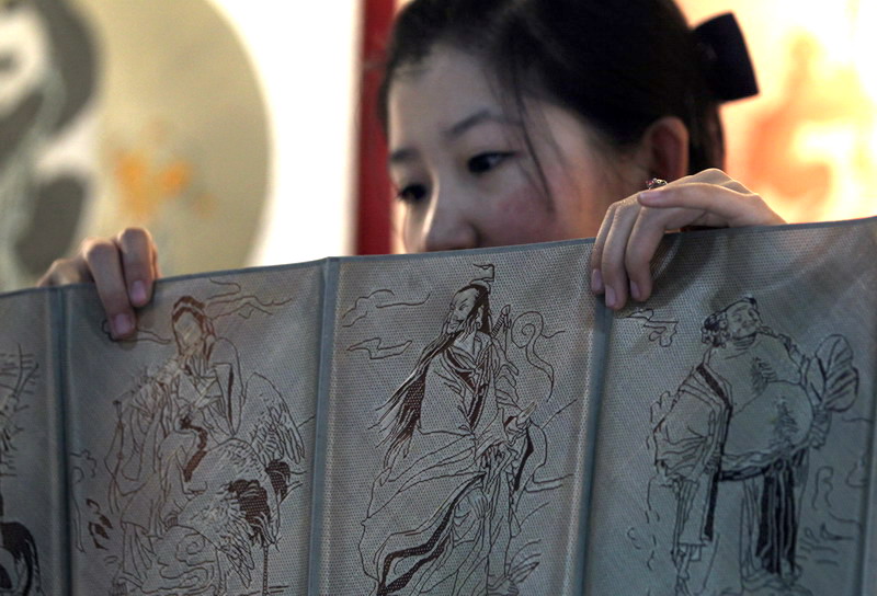 Sichuan intangible cultural heritage on show in Beijing