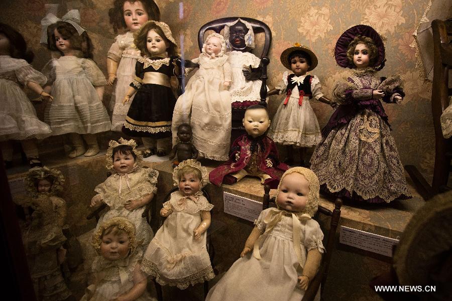 Exhibition of ancient dolls in Argentina