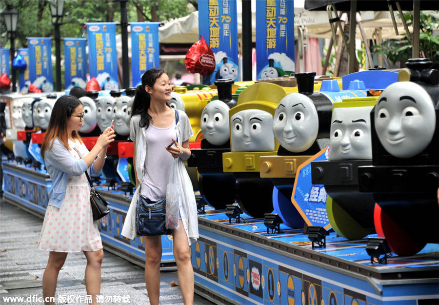 Thomas the Tank Engine captures Shanghai street
