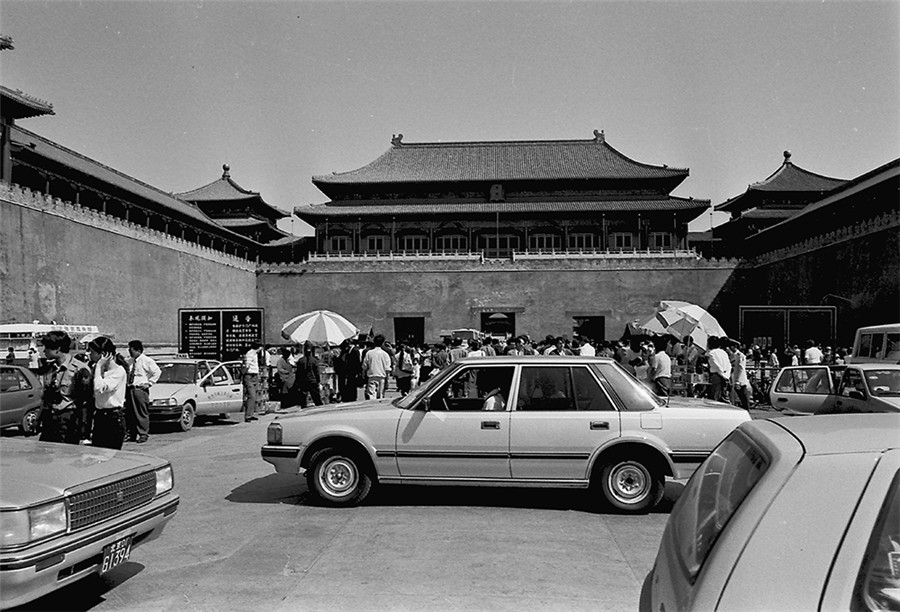 1990s flashback to Forbidden City: Chinese haircut, paying for loo